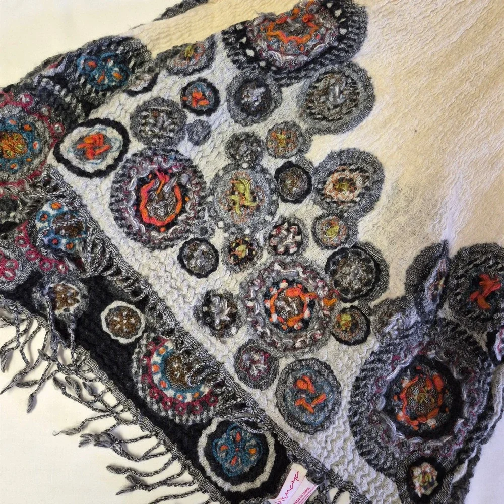Vismaya 100% Wool Crinkle‎ Scarf Abstract Circle Pattern Fringe Wrap Cream Black
